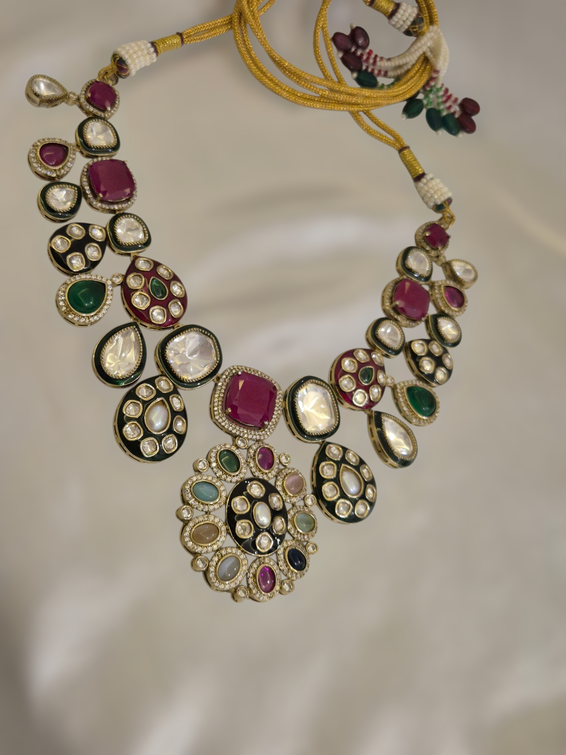 Hiraola's Product Image